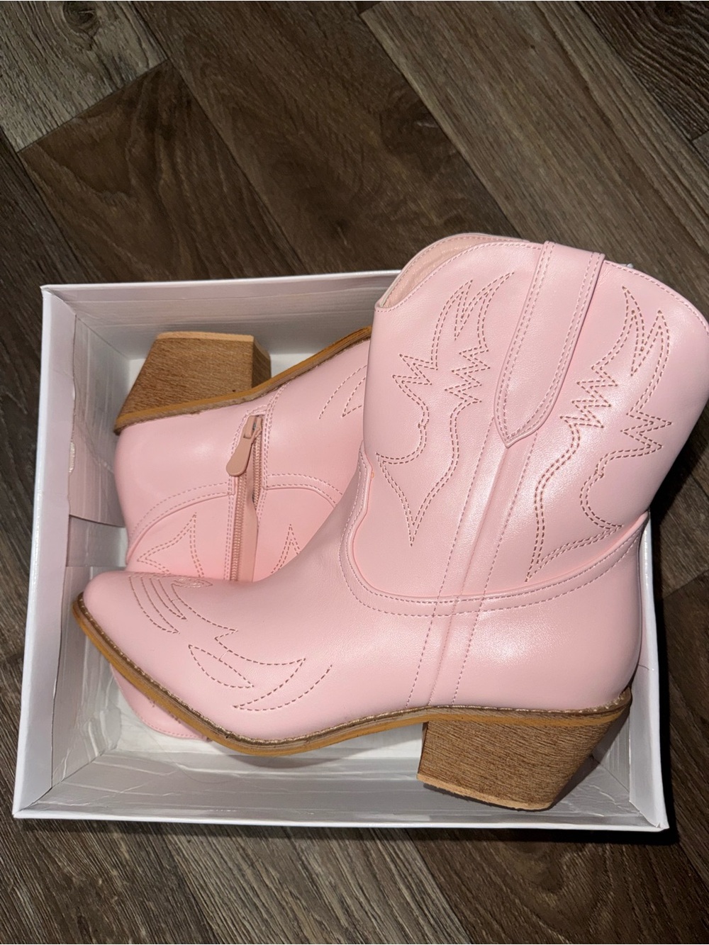 Size 8.5 Women's Pink Western Ankle Boots